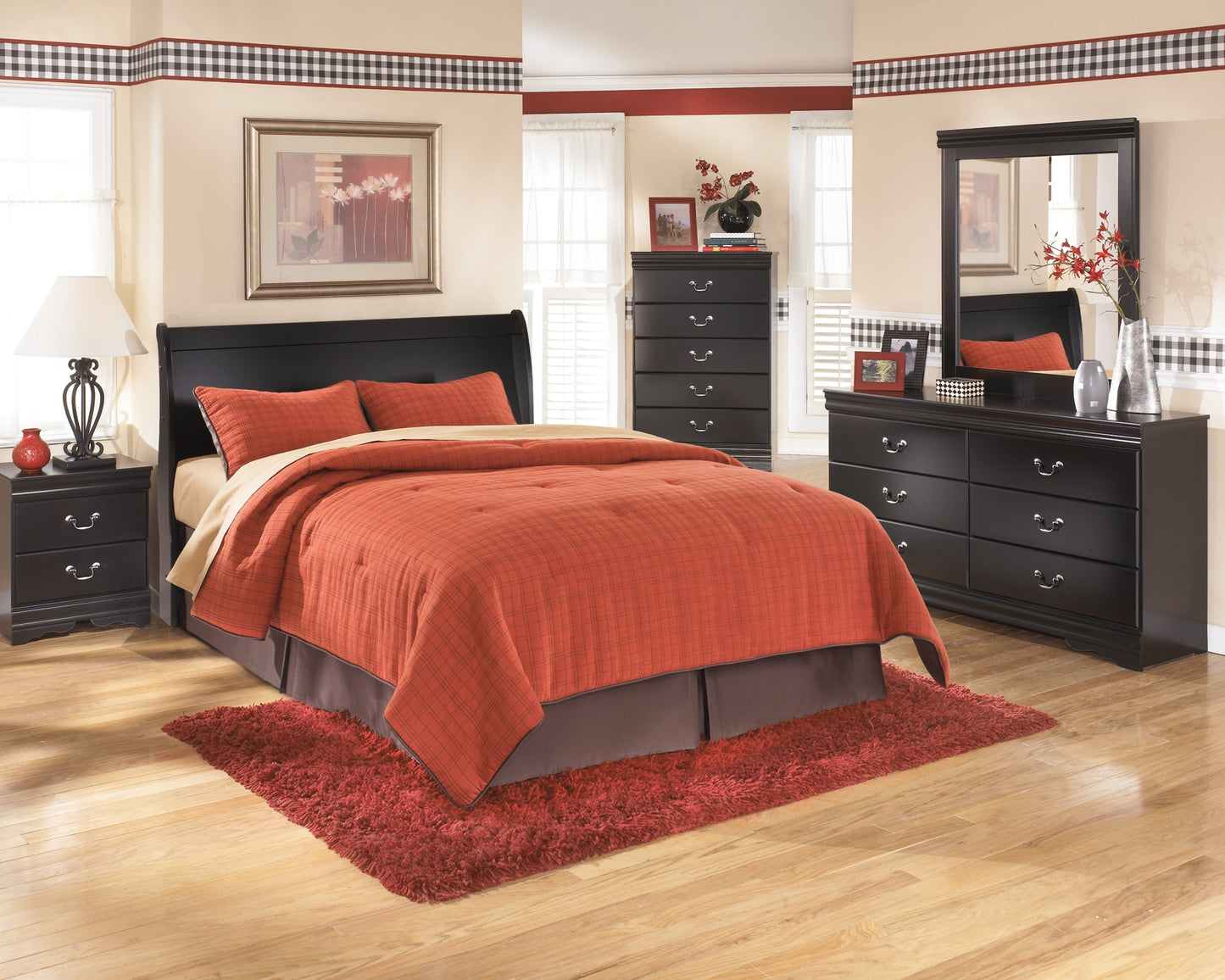 Huey Vineyard Queen Sleigh Headboard with Mirrored Dresser, Chest and 2 Nightstands