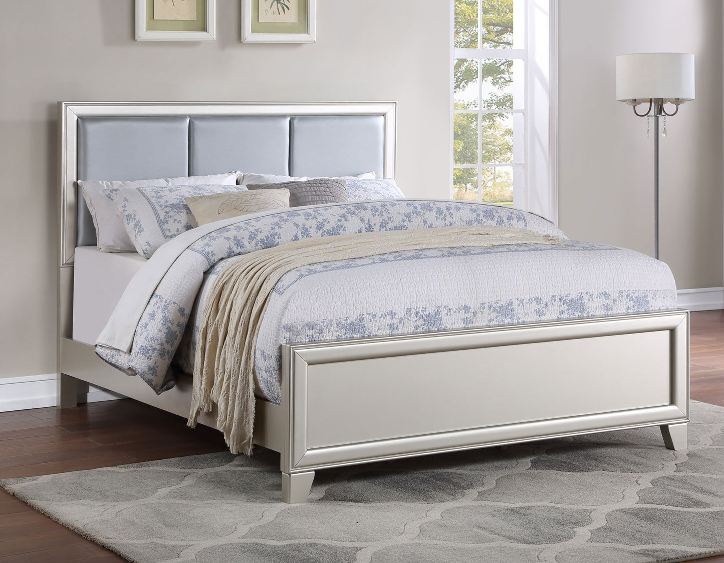 Omni 4-Piece Queen Bedroom Set
(Queen Bed, Nightstand, Dresser/Mirror)